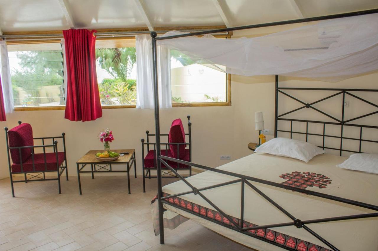 Diamarek Hotel Sur La Plage แซ็ง-ลุย ภายนอก รูปภาพ